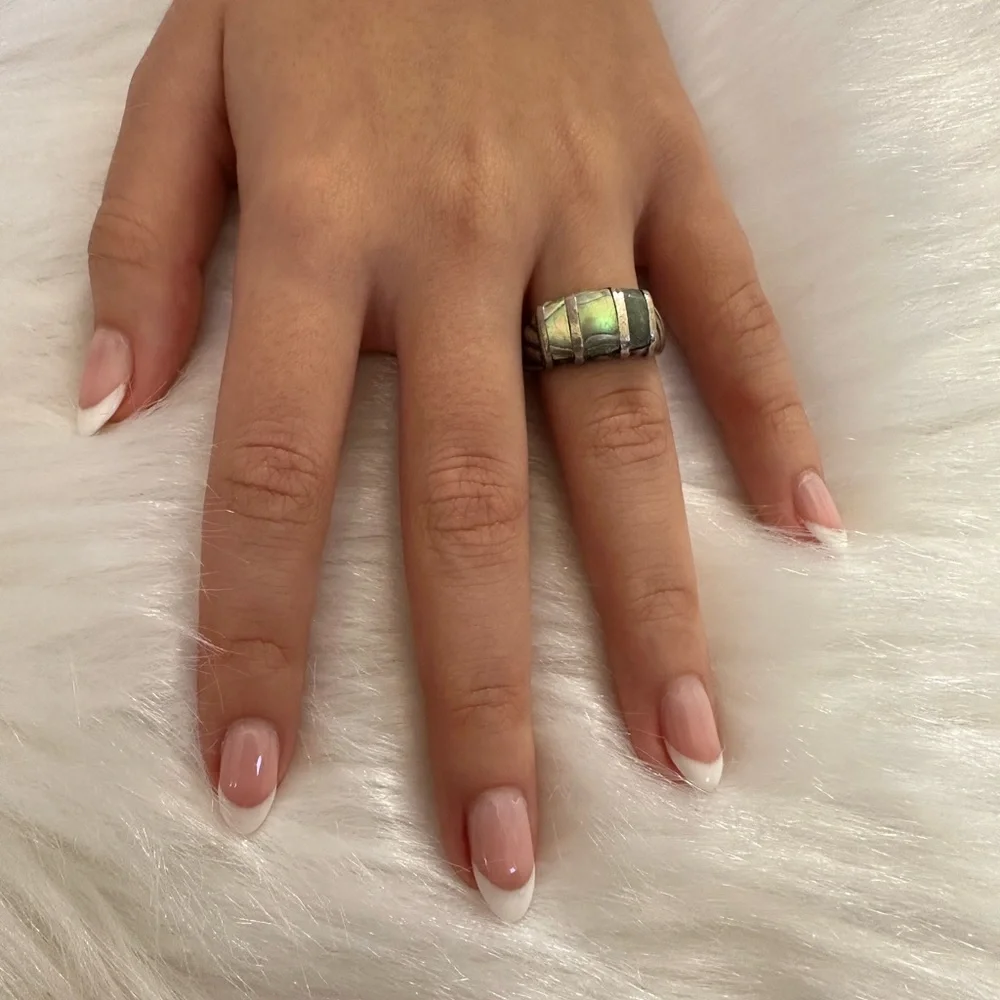 925 Sterling Silver this stunning